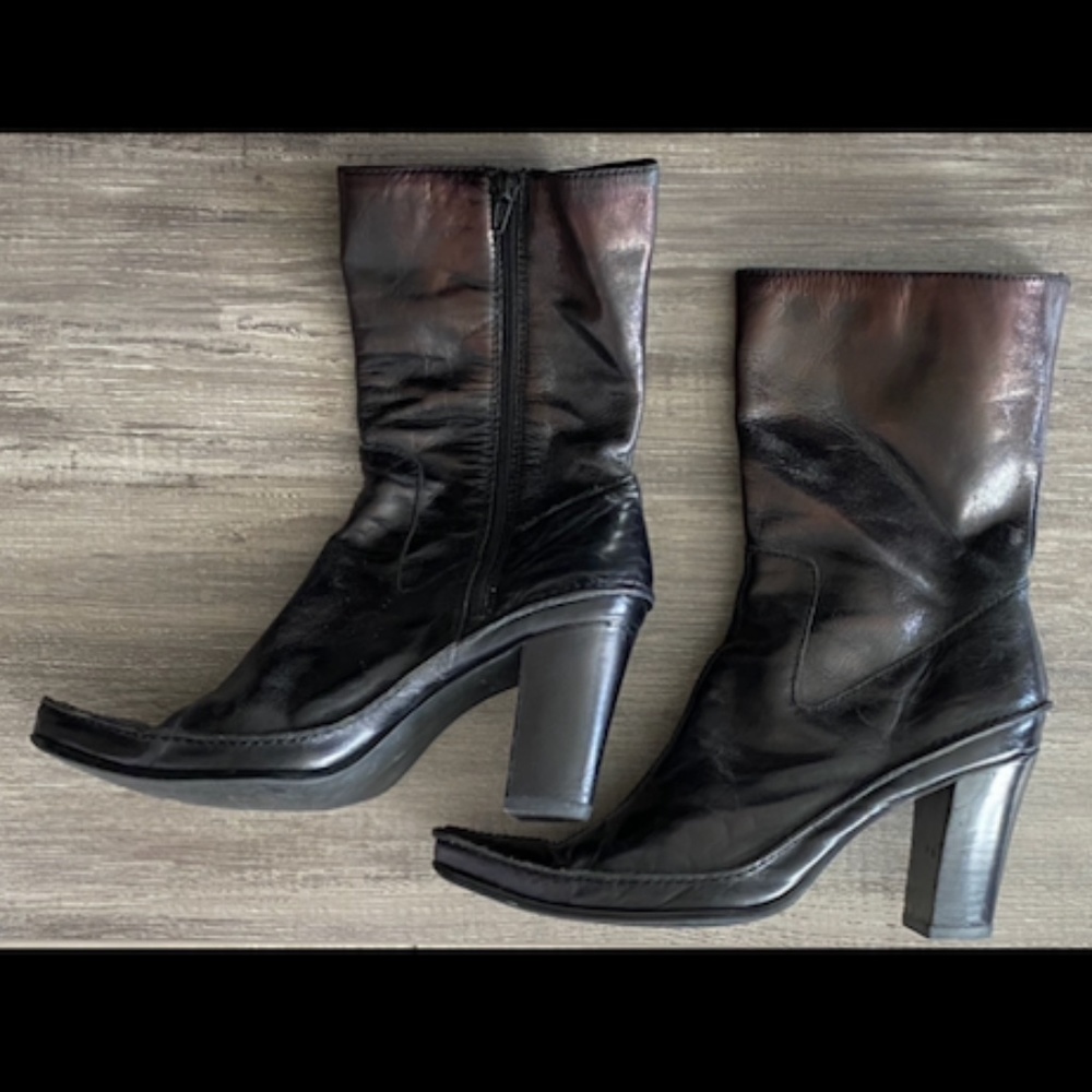 Sz 9.5 Amanda Smith short heeled black boots